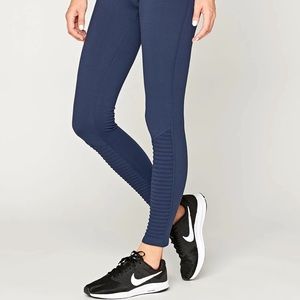 7/8 women’s leggings navy size a small